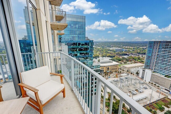 Building Photo - 360 Nueces St