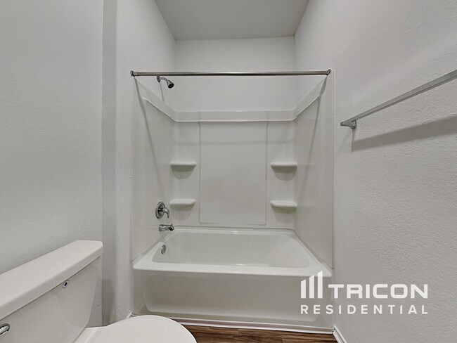 Building Photo - 217 Mica Trl