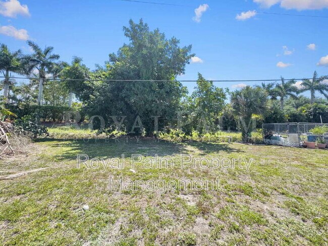 Building Photo - 6617 Warwick Cir