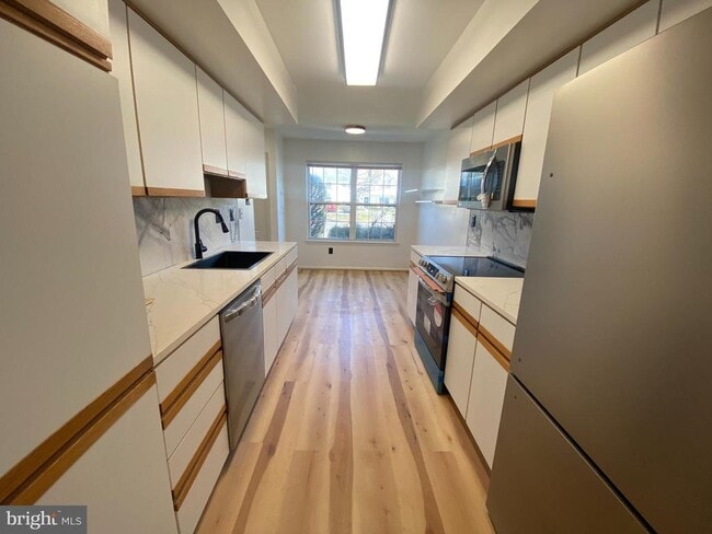 Building Photo - 6603 Colonial Ct