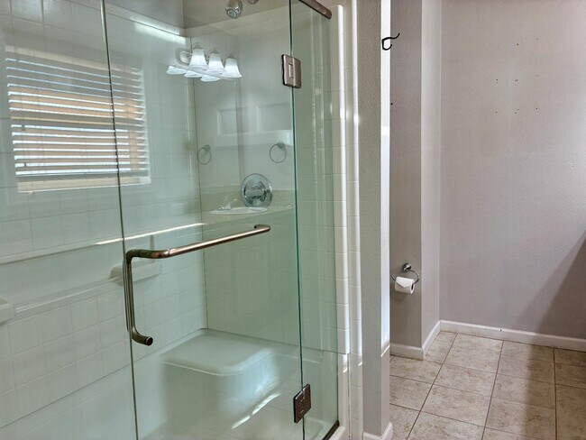 Building Photo - 1009 Forrest Dr