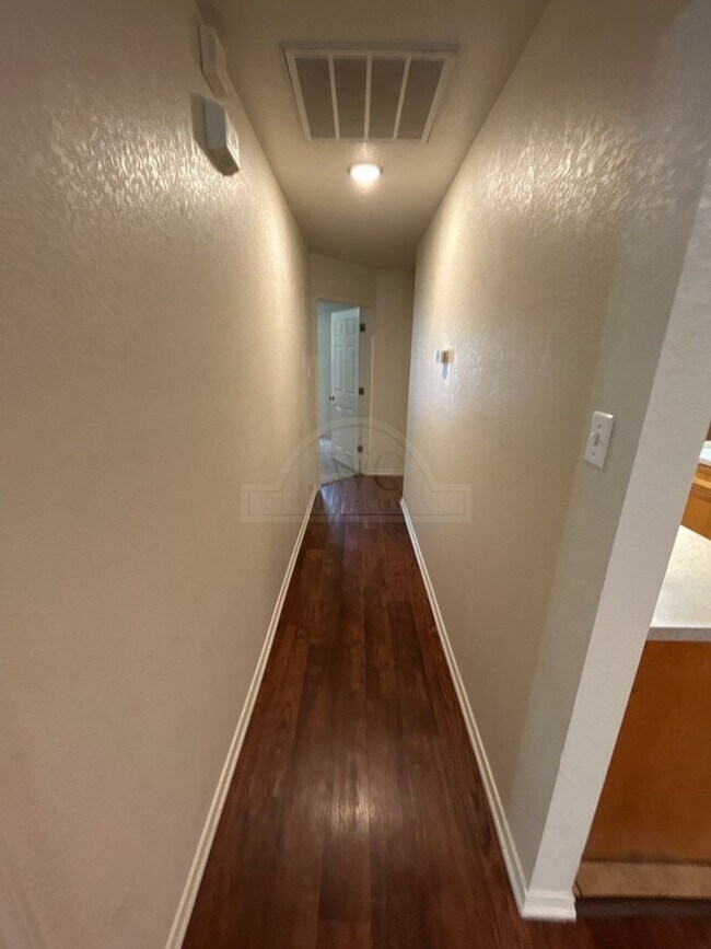 Building Photo - 912 McDaniel Cir