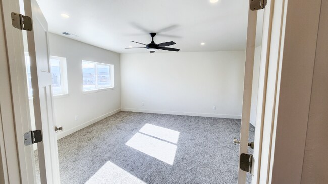 Building Photo - 302 Cottage Dr