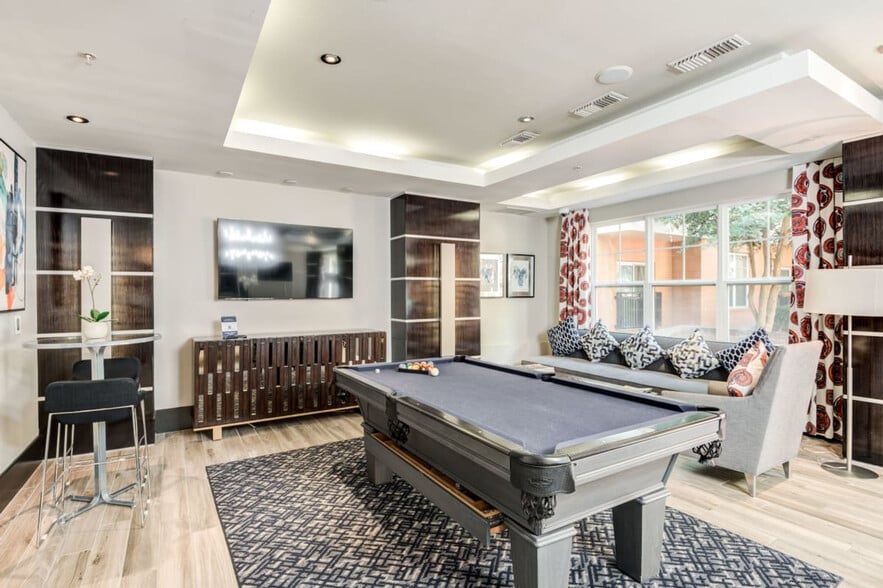 Building Photo - 615 S Columbus St