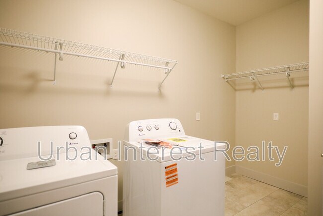 Building Photo - 15 Palm St