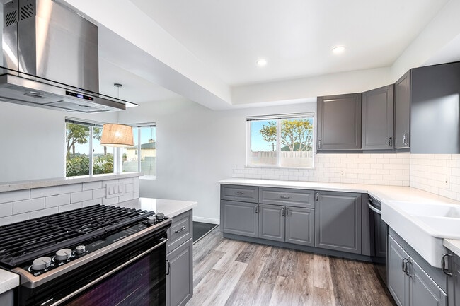Kitchen - 618 Grand E Ave