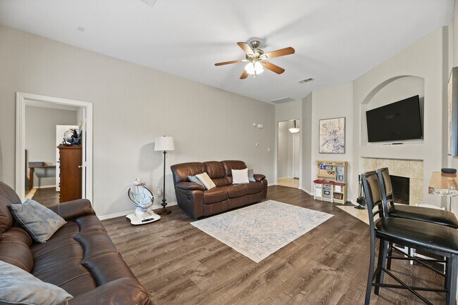 Building Photo - 32018 Anne Ln