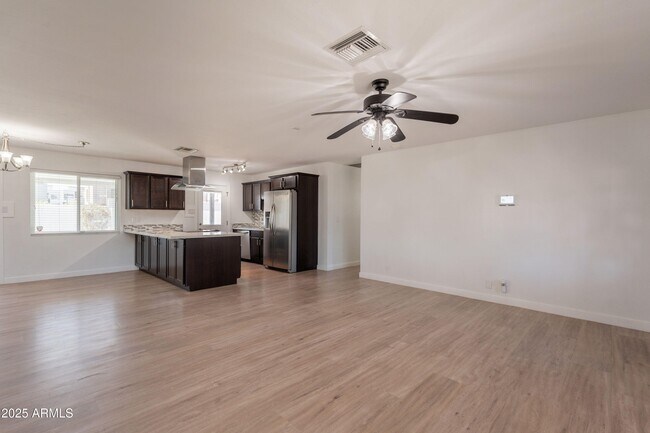Building Photo - 6808 E Loma Land Dr