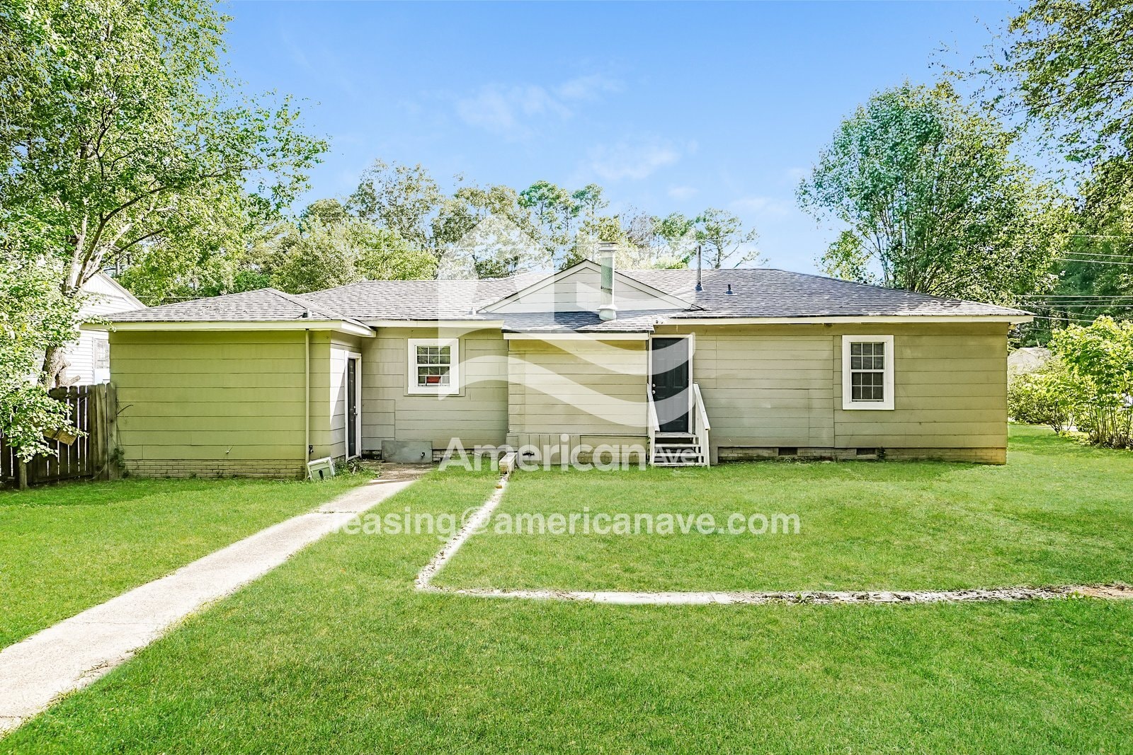 Building Photo - 324 Barnes St