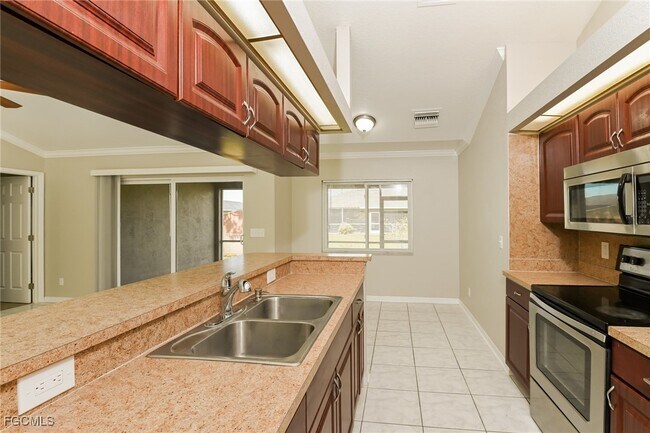 Building Photo - 1045 Albany Ave