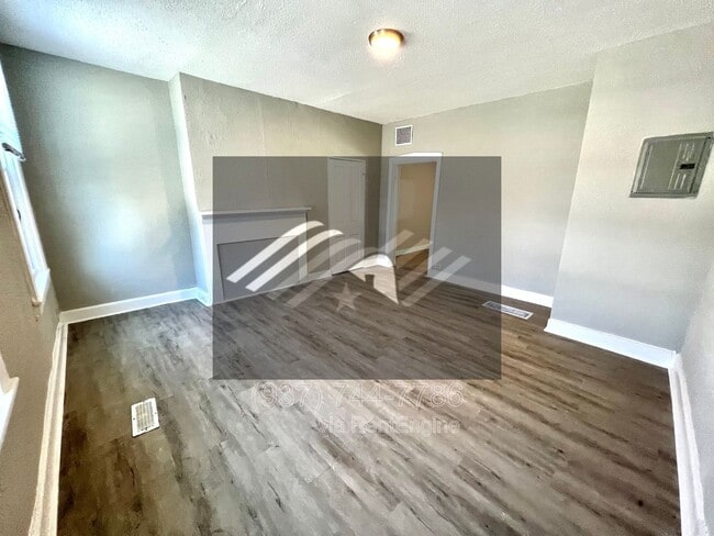 Building Photo - 2212 Calumet St