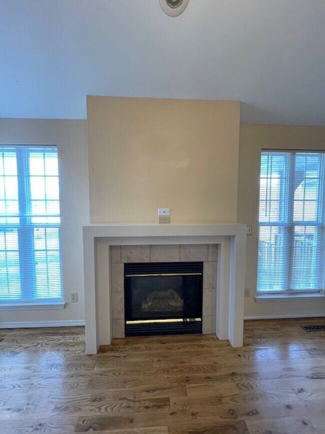 Building Photo - 4 Bedroom Home in SE Springfield!