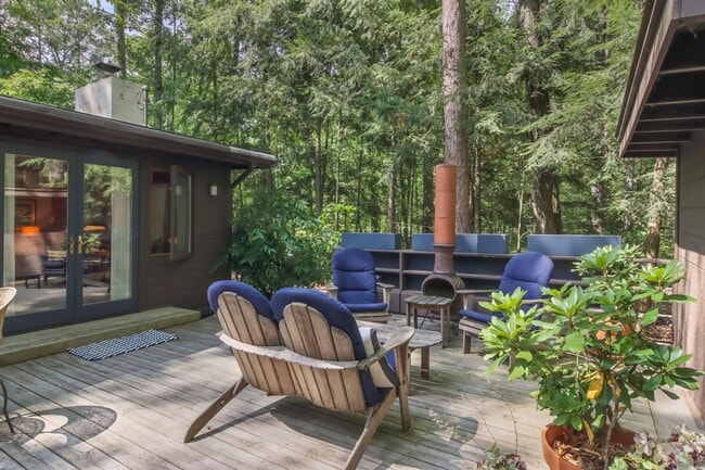 Building Photo - 2 Bedroom Extended Stay in Williamsburg with Low Off-Season Rates!