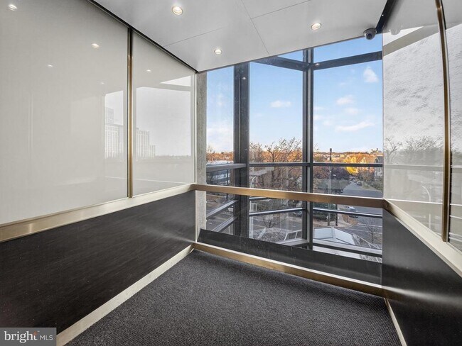 Building Photo - 1530 Key Blvd