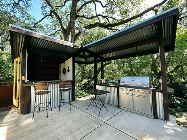 Building Photo - 50 Oakcrest Ct
