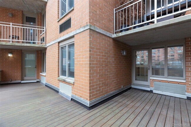 Building Photo - 116-11 Curzon Rd
