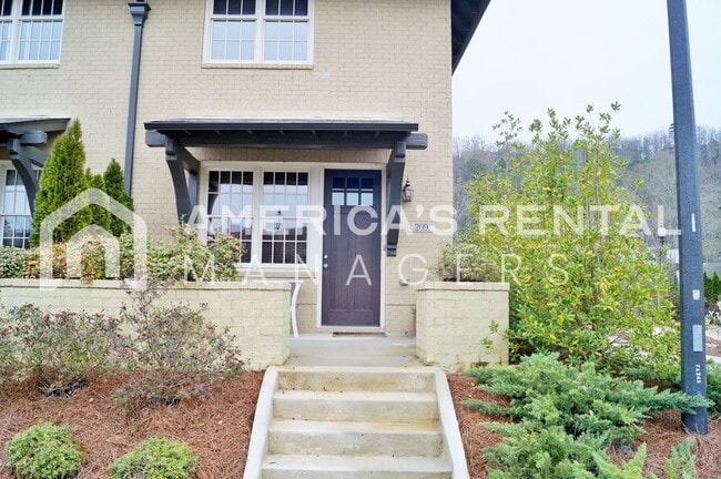 Building Photo - DEPOSIT PENDING! Beautiful Loft Style Town...