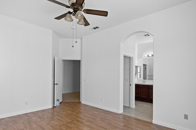 Building Photo - 13897 Mountain Top Dr