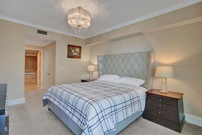 Building Photo - 17875 Collins Ave