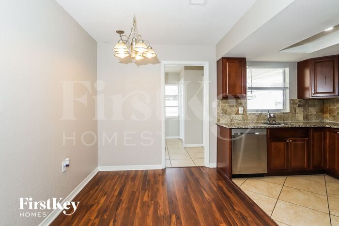 Building Photo - 8241 Hixton Dr