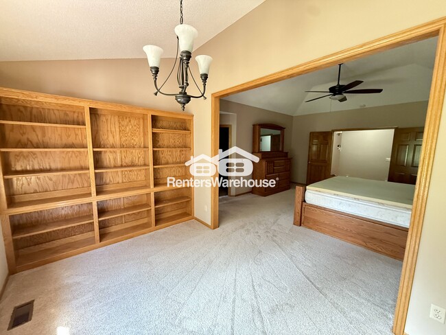 Building Photo - 10445 Fawns Way