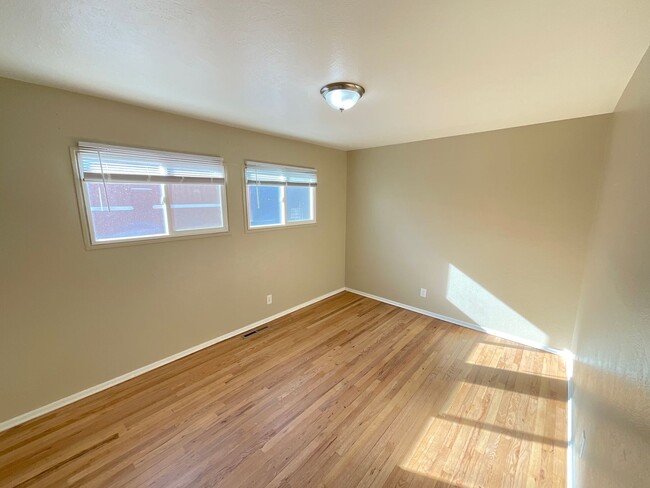 Building Photo - 2 Bedroom Home Available Near E Platte Ave...