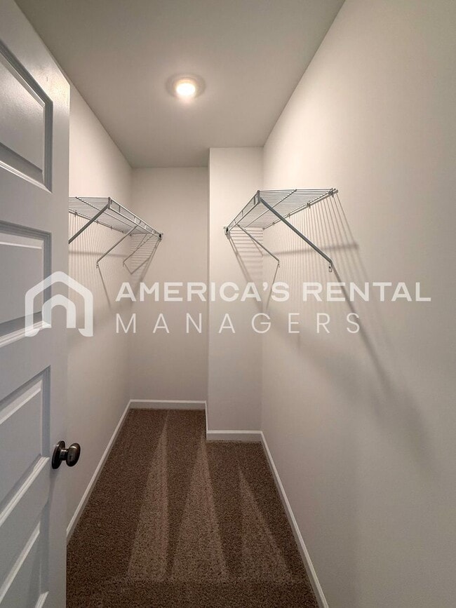 Building Photo - Escape to Lakeside Living in Lincoln! View with 48 Hours Notice!