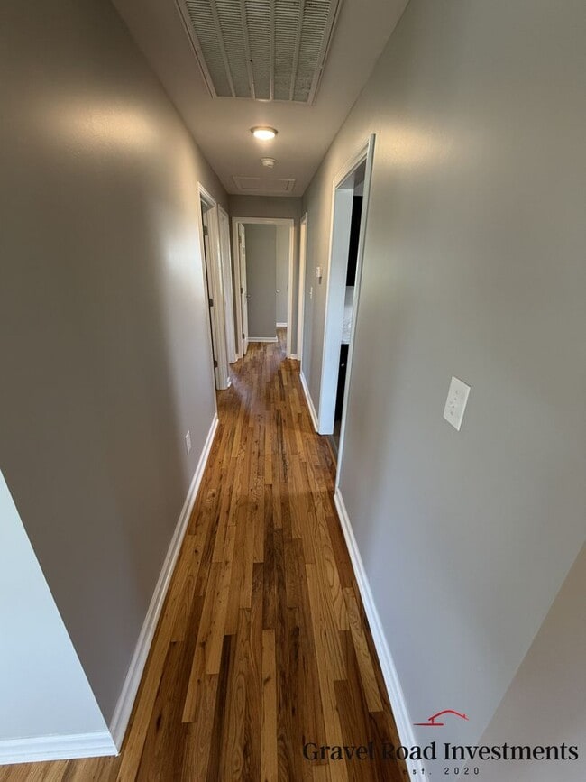 Building Photo - Beautifully Remodeled 3-Bedroom, 1-Bathroom House with Fenced Backyard