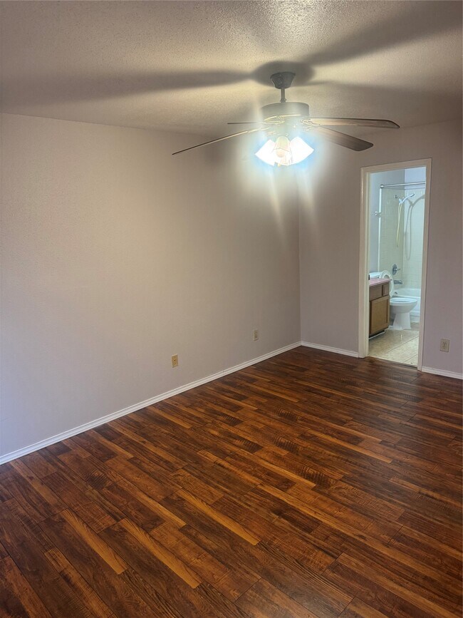 Building Photo - 9700 Leawood Blvd