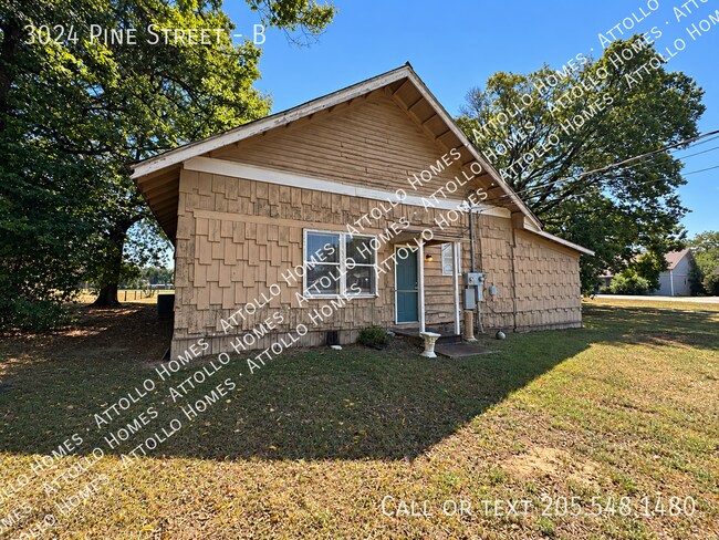 Building Photo - 3024 Pine St