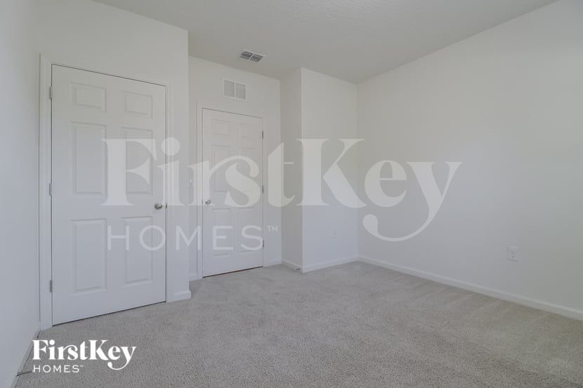 Building Photo - 893 Taluga Ave SE