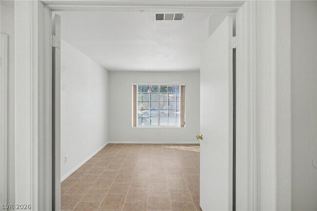 Building Photo - 2054 Cardigan Ave