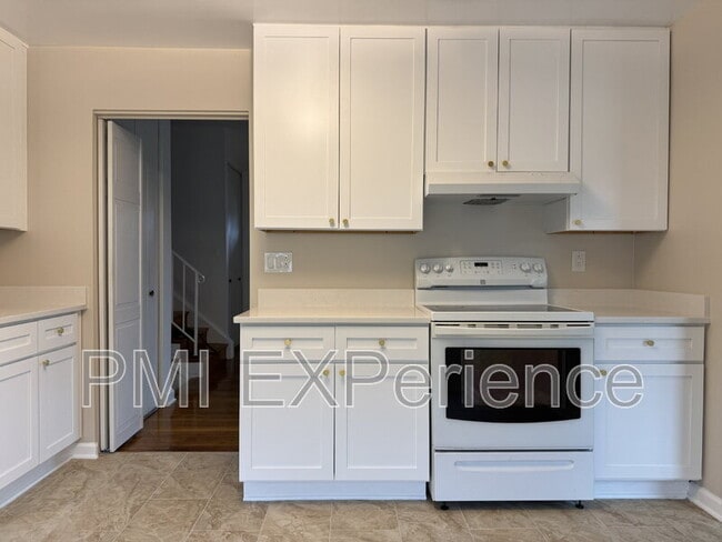 Building Photo - 6108 Lone Oak Dr