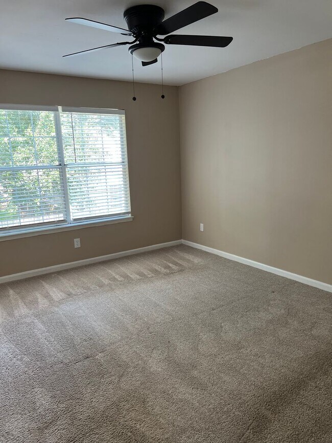 Building Photo - Affordable  2 Story Home 3 Bedroom 2.5 Bat...