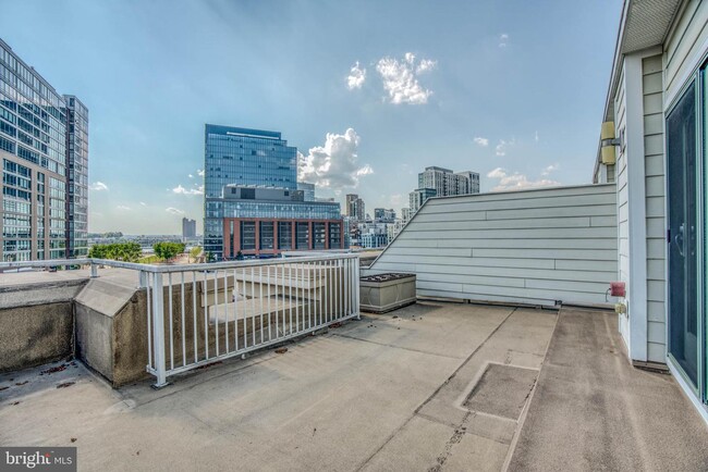 Building Photo - 1500 Thames St
