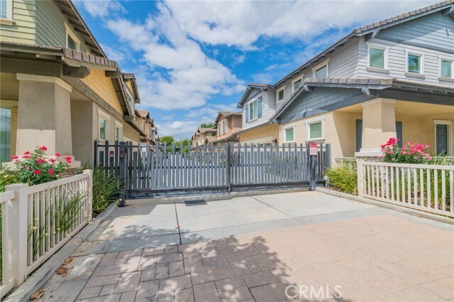 Building Photo - 1351 S Magnolia Ave