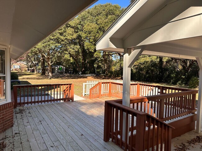 Building Photo - Home on High Tide