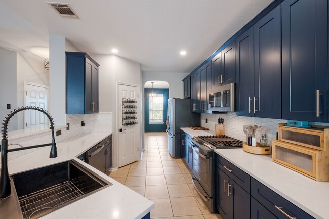 Building Photo - 21646 Seminole Oaks