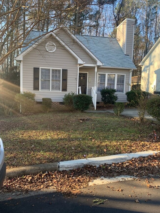 Building Photo - PET FRIENDLY-3 BEDROOM WITH DOWNSTAIRS PRIMARY SUITE- 717 St.Catherines~3 brm 2.5 bath~wood burni...