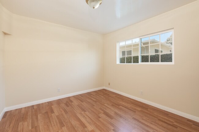 Building Photo - 2256 S Carmelina Ave