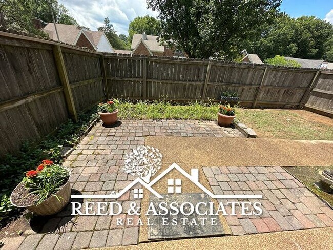 Building Photo - Collierville Townhouse Located on Corner Lot!