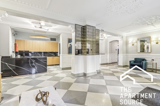 Building Photo - 1140 N La Salle Dr