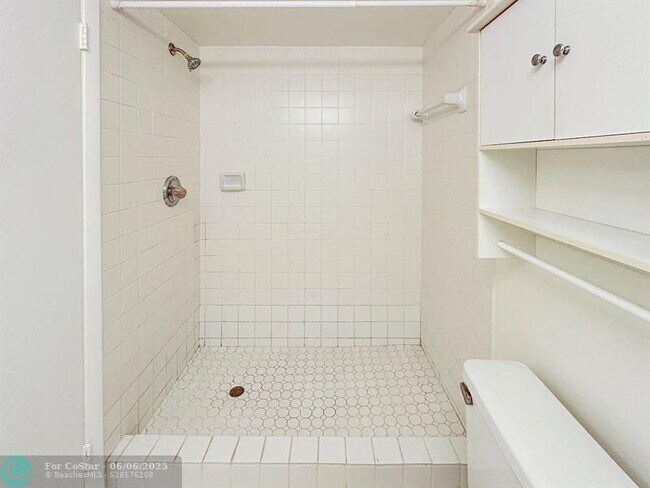 Building Photo - 6090 N Sabal Palm Blvd