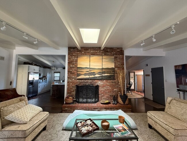 Building Photo - Stunning Fully Furnished 3 Bed-3 Bath Home with Den - Over 2300 Sq Ft.