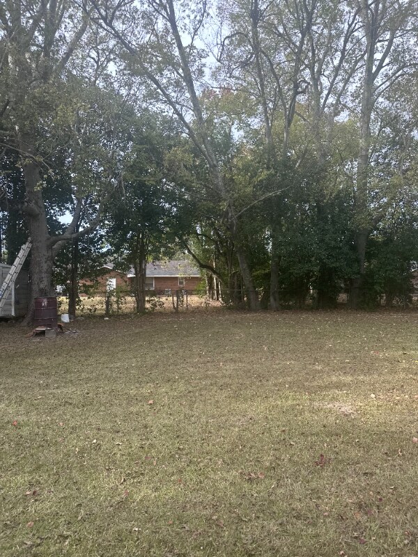 Building Photo - 2621 Norwich Dr