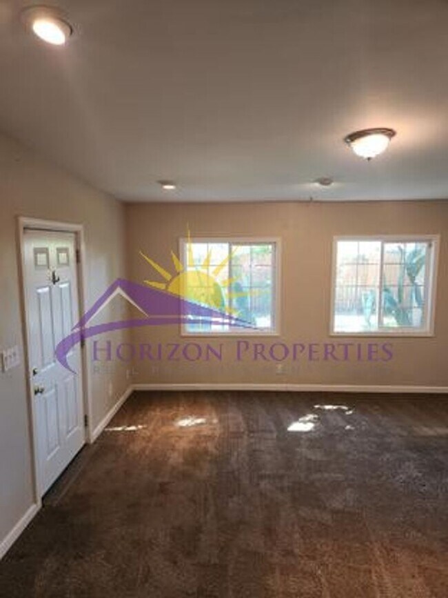 Building Photo - 4570 Orinda Way