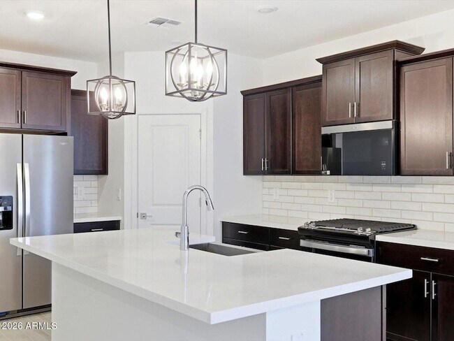 Building Photo - 15875 W Cottontail Ln