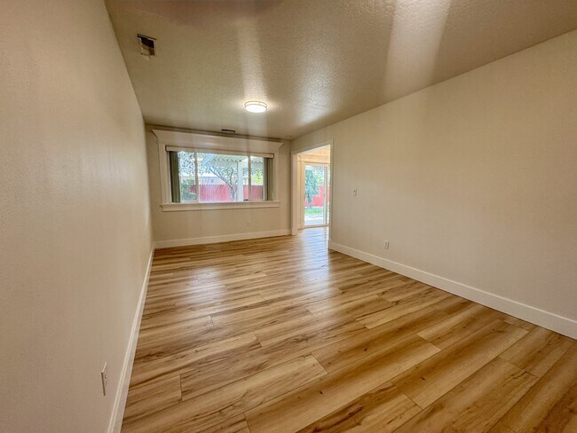 Building Photo - 1349 Tennessee Dr