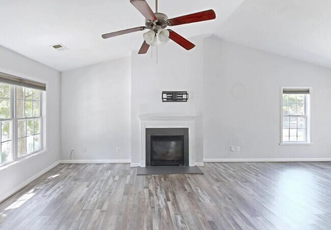 Building Photo - 3801 Bluestem Dr