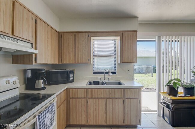 Building Photo - 4209 Skyline Blvd